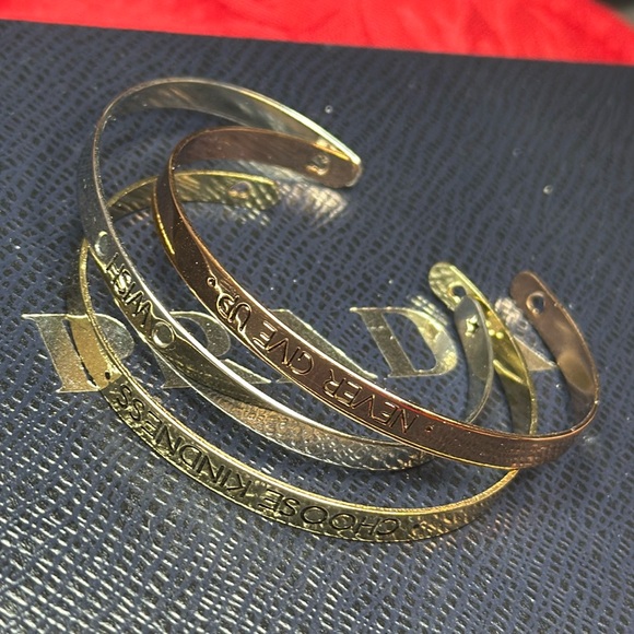 NEW Bangles Set - Never Give Up.Choose Kindness.Wish (Gold/Rose/Silver) - Picture 8 of 10